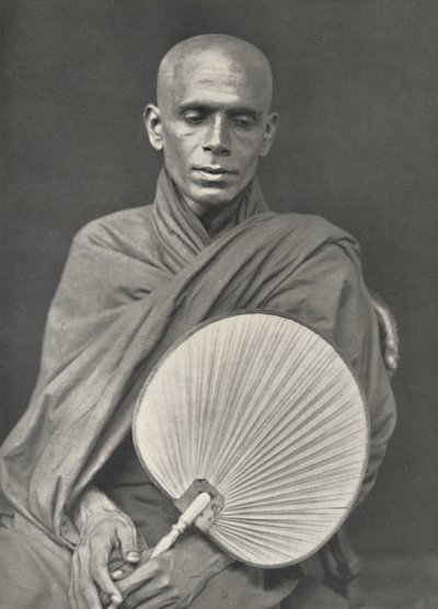 Buddhistisk munk från Burmas sekt med palmblad, 1926 av Unbekannt