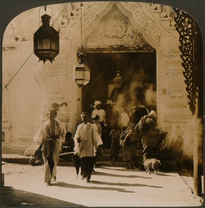 Burmesiska damer på väg till basaren, Mandalay, Burma, 1907 av Unbekannt