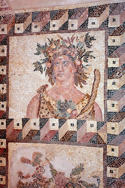 Vårbyst - Detalj av panelen fyra årstiderna - Paphos mosaiker, Dionysos hus - Slutet av 2:a århundradet e.Kr. - Cypern - Personification du Printemps - Detalj av mosaiken av de fyra årstiderna - Mosaiken från Paphos, Dionysos hus - Slutet II Århundradet ef av Unbekannt