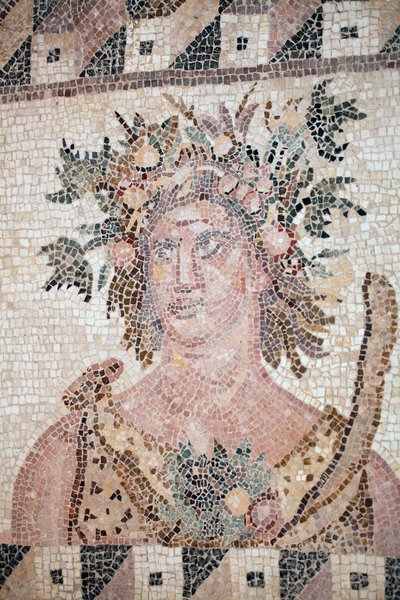Vårbyst - Detalj av panelen fyra årstiderna - Paphos mosaiker, House of Dionysos - Cypern - Personifiering av våren - Detalj av mosaiken av de fyra årstiderna - Mosaics of Paphos, House of Dionysos - Slutet av andra seklet efter JC - UNSECO Site - Cypern av Unbekannt