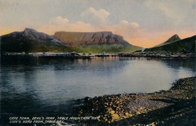 Kapstaden, Devils Peak, Taffelberget och Lions Head från Table Bay, c1900 av Unbekannt