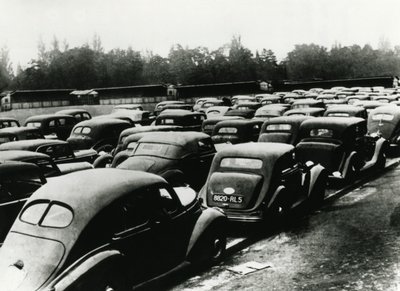 Bilar konfiskerade av de ockuperande tyskarna, Vincennes, Paris, 1940-1944 av Unbekannt