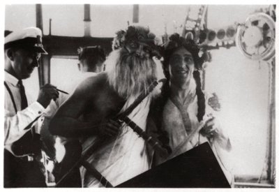Ceremoni för att fira korsningen av ekvatorn ombord på luftskeppet Graf Zeppelin, 1930 1933 av Unbekannt
