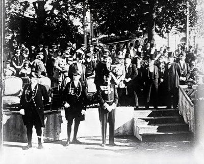 Ceremoni med dignitärer och tjänstemän, c1914-c1918 av Unbekannt