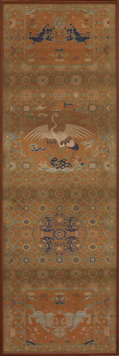 Stolsöverdrag med en kran, lejon, drakar, gynnsamma symboler..., Qingdynastin, 1700-tal. av Unbekannt