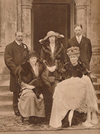 Dop av Marys första barn, Princess Royal, Goldsborough, Yorkshire, 1923 1935 av Unbekannt