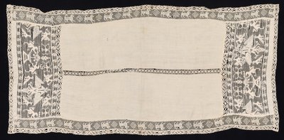 Tyg med kant av krönade dubbelhövdade örnar med olika emblem, fåglar..., 1800-tal. av Unbekannt