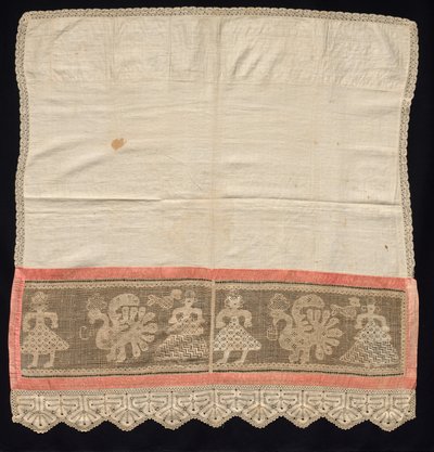 Tyg med kant av kvinnofigurer och påfåglar, 1700-1800-tal. av Unbekannt