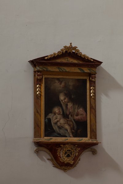 Kollegial kyrka. Interiör. Målning. Madonna med barn. Italien (?). Olja på duk. av Unbekannt