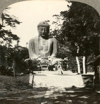 Kolossal staty av Buddha, vördad av japanerna, i ett sylviskt tempel, Kamakura, Japan, c1900. av Unbekannt