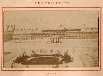 Paris kommun (1871): utsikt över Palais des Tuileries i Paris före branden i maj 1871. Fotografi av Pierre Pepetit. Tryck på kartong, Dim. 9x5,4 cm av Unbekannt