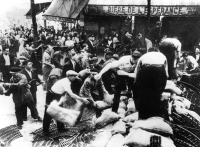 Bygger en barrikad, Paris, 1944 av Unbekannt