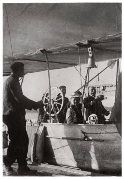 Greve Zeppelin med sin dotter i Zeppelins gondol LZ3, Tyskland, c1906-1908 1933 av Unbekannt