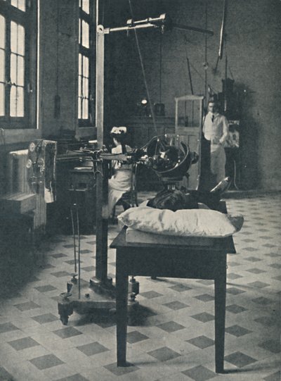 Crookes, Rontgen och Finsen - Using the Marvelous X-rays Apparatus, c1925 av Unbekannt