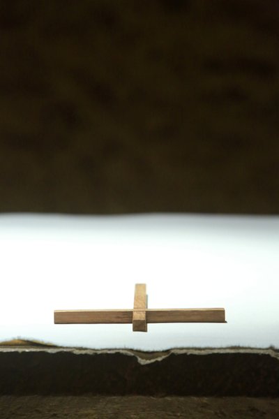 Kors på ett altare. Taize Community, Taize, Frankrike av Unbekannt