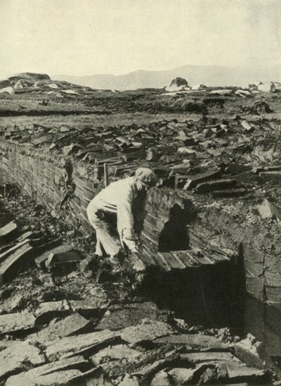 Cutting Turves, c1948. av Unbekannt