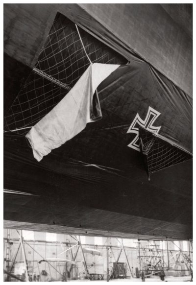 Skadat tyskt luftskepp Zeppelin, första världskriget, 1914-1918 1933 av Unbekannt