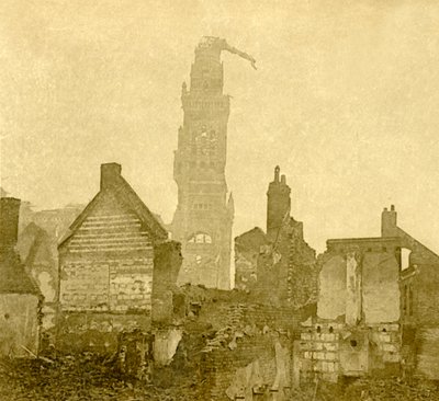 Skadad spira av Notre-Dame de Brebières, Albert, norra Frankrike, c1915-c1918 av Unbekannt