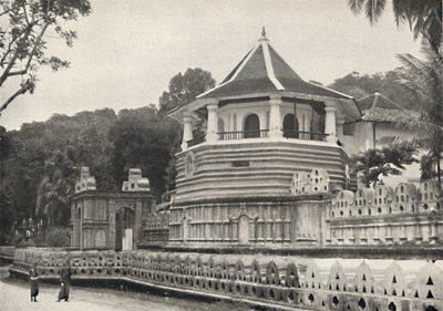 Templet för Buddhas heliga tand i Kandy, 1926. av Unbekannt