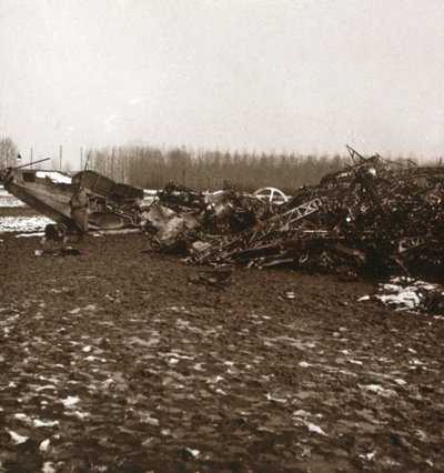 Förstörd zeppelin, c1914-c1918 av Unbekannt