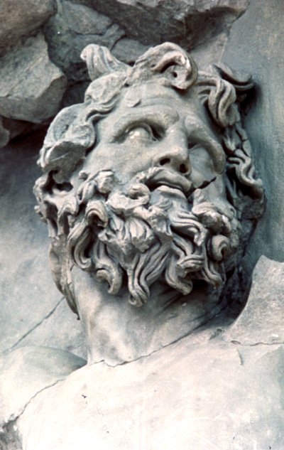 Detalj från Pergamonaltarets stora fris, 180-159 f.Kr av Unbekannt
