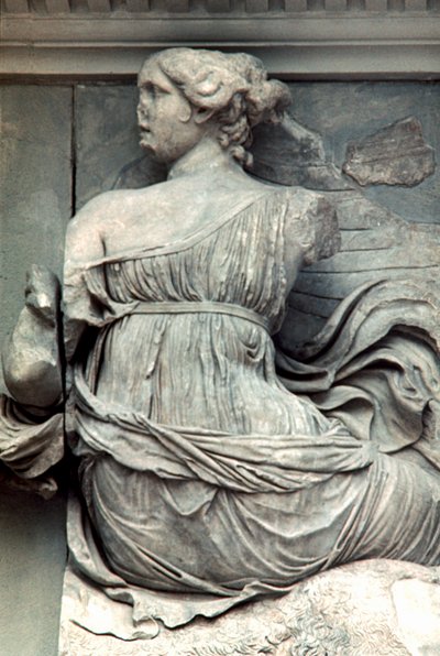 Detalj från Pergamonaltarets stora fris, 180-159 f.Kr av Unbekannt