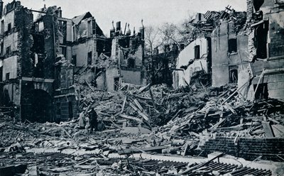 Förstörda byggnader, från den inre tempelträdgården, 1941 av Unbekannt