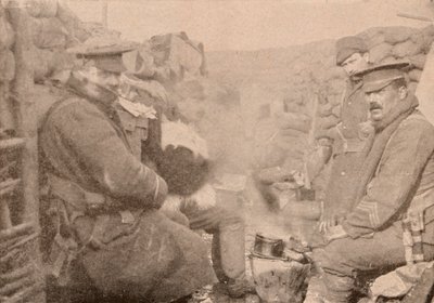 Middag i skyttegravarna, c1915 1928 av Unbekannt