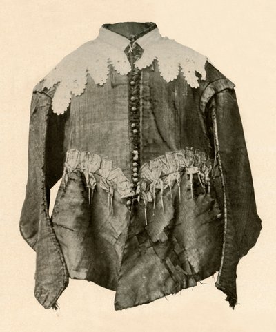 Dublett av svart siden trimmad med spetsar av gallon med silveraiglets, c1600-talet, 1937. av Unbekannt