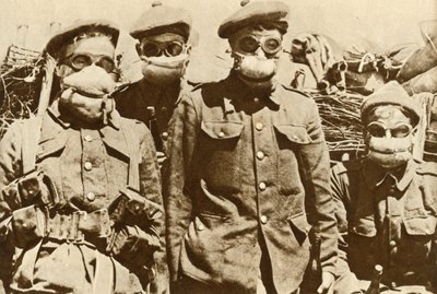 Tidiga gasmasker, första världskriget, 1915, 1935. av Unbekannt