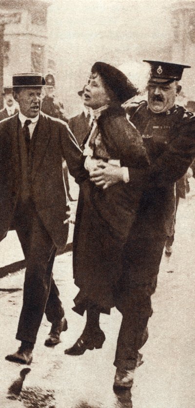 Emmeline Pankhurst arresterad av superintendent Rolfe utanför Buckingham Palace, London, maj 1914 av Unbekannt