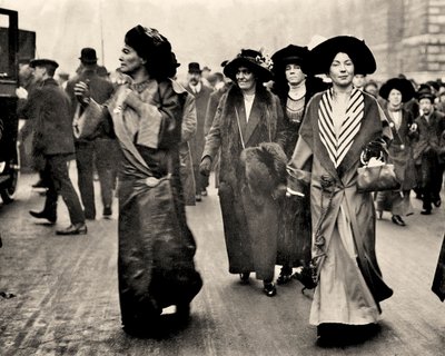 Emmeline Pethick Lawrence och Christabel Pankhurst, ca 1908 (foto) av Unbekannt