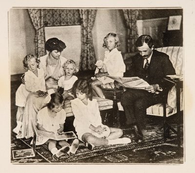 Kejsar Karl I och hans familj i exil, 1920-talet. av Unbekannt