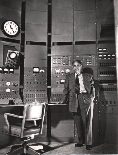 Enrico Fermi, italiensk-född amerikansk kärnfysiker, c1942 av Unbekannt