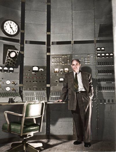 Enrico Fermi, italiensk-född amerikansk kärnfysiker, c1942 av Unbekannt