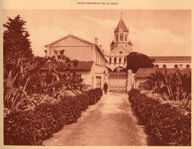 Ingången till klostret, Saint-Honorat, 1930. av Unbekannt