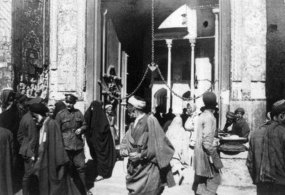 Ingång till Kazimain-moskén, Irak, 1917-1919 av Unbekannt