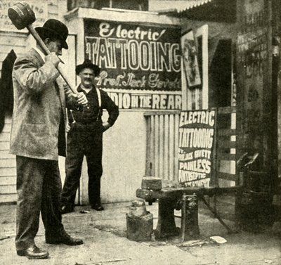 Mässplatsattraktion, 1910. av Unbekannt