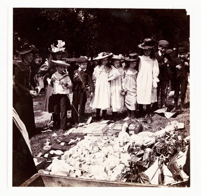"Fairground prizes", vers 1898 av Unbekannt