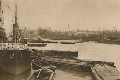 Trofasta fartyg som tjänar Londons behov: Poolen från Custom House till Billingsgate, c1935. av Unbekannt