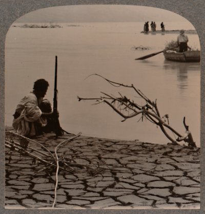 Fiskare vid Döda havet: visar sprickor på stranden, c1900 av Unbekannt