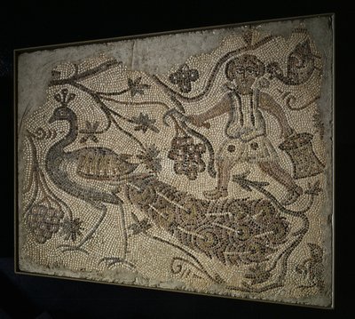 Golvmosaikpanel: Druvskördare med påfågel, 400-tal. av Unbekannt