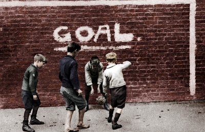 Fotboll i East End, London, 1926-1927. av Unbekannt