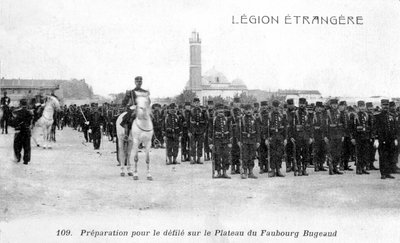 Franska främlingslegionen förbereder sig för att marschera på platån Faubourg Bugeaud, Algeriet, 1900-talet av Unbekannt