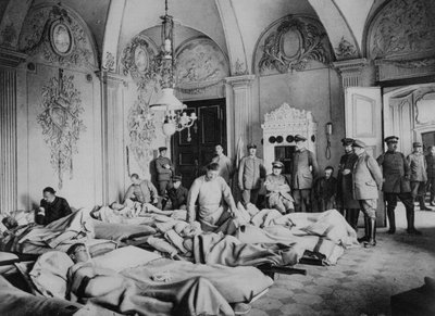 Franska och tyska sårade i ett slott i Frankrike, första världskriget, 1915 av Unbekannt