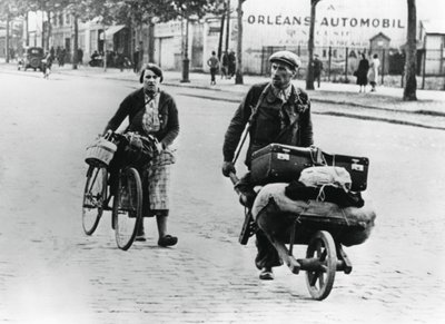 Franska flyktingar som återvänder hem efter Frankrikes fall till tyskarna, Paris, juli 1940 av Unbekannt