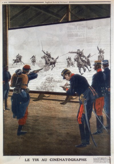 Franska soldater använder film av en kavalleriladdning för gevärsövningar, 1912 av Unbekannt