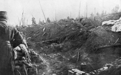 Franska trupper förbereder sig för en tysk motattack, Eparges ås, nära Verdun, Frankrike, augusti 1915 av Unbekannt