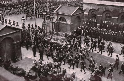 Kung Edward VII:s begravningståg, Whitehall, London, 20 maj 1910. av Unbekannt