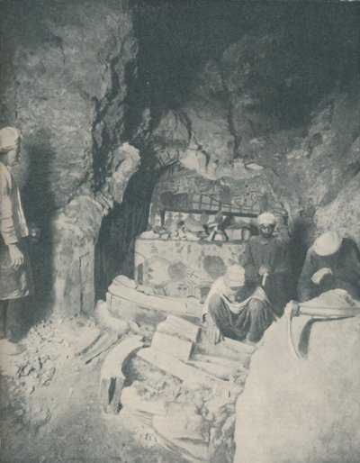 Begravningskammare där egyptiska mumier väntade på uppståndelse, c1935 av Unbekannt